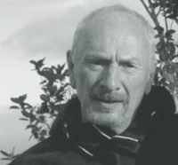 Fotografia en face prof. Tadeusza Bednarskiego.